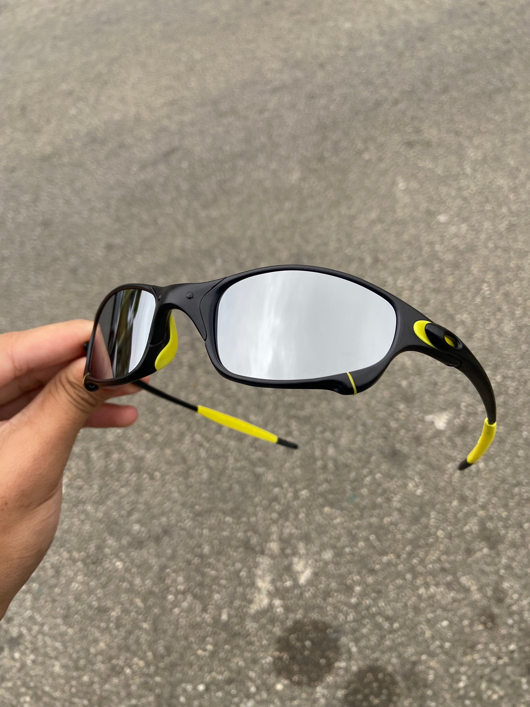 Óculos de Sol Juliet Carbon Lentes Cinza Espelhado Kit Amarelo