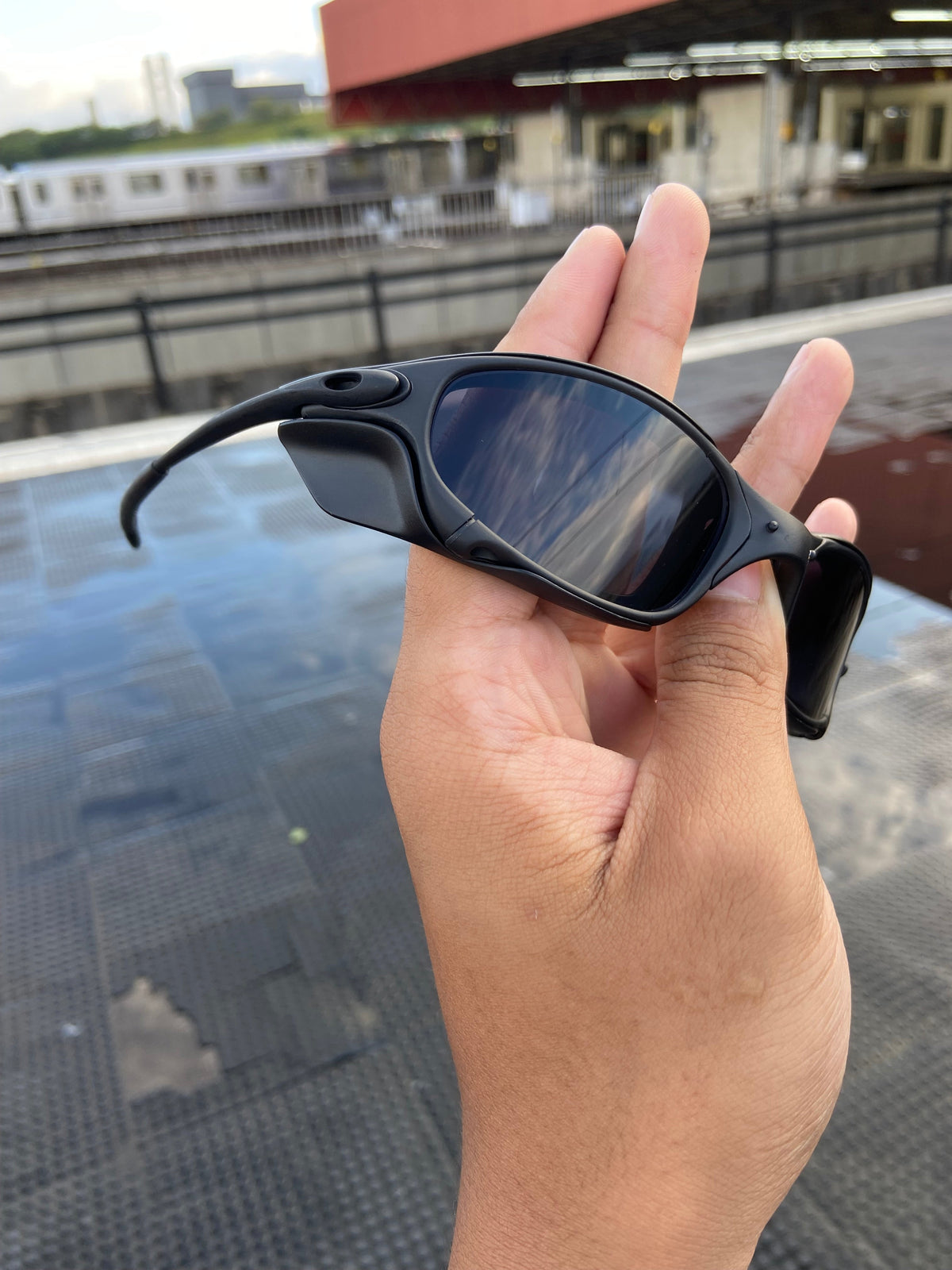 Óculos de Sol Juliet Carbon All Black com sideblinder