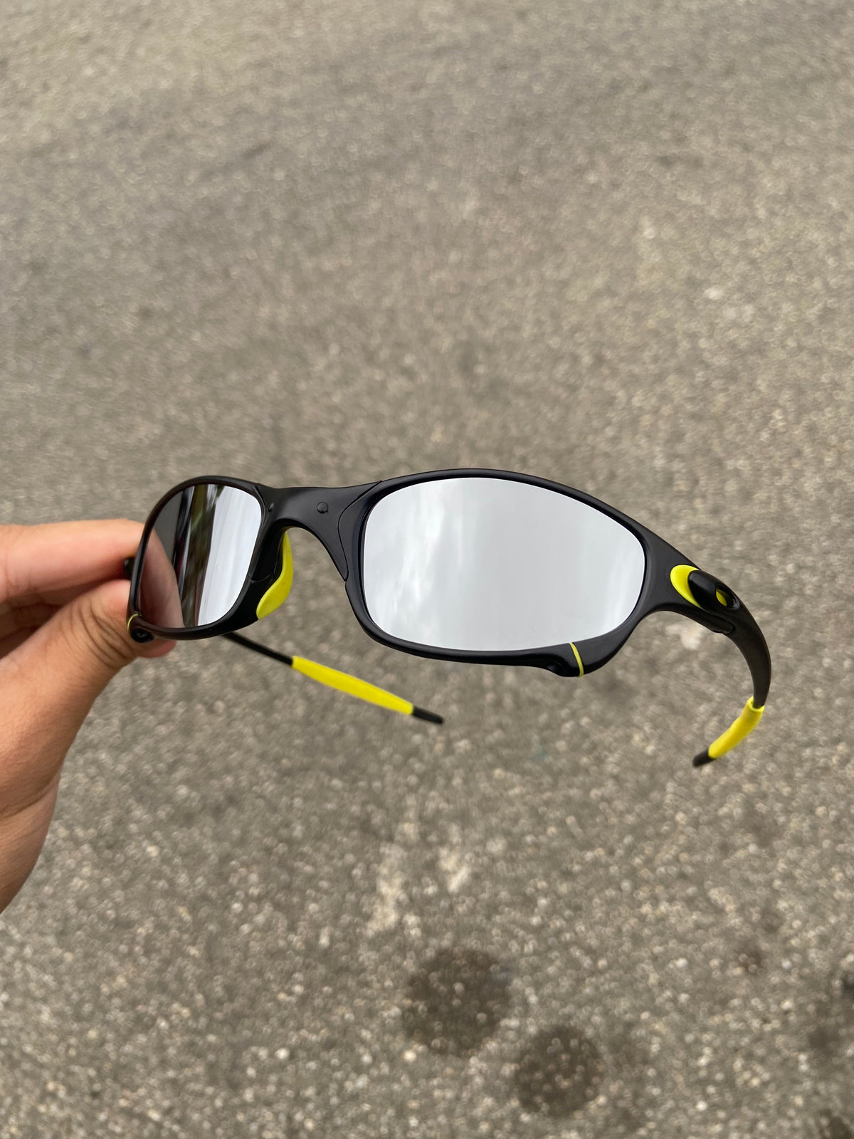 Óculos de Sol Juliet Carbon Lentes Cinza Espelhado Kit Amarelo