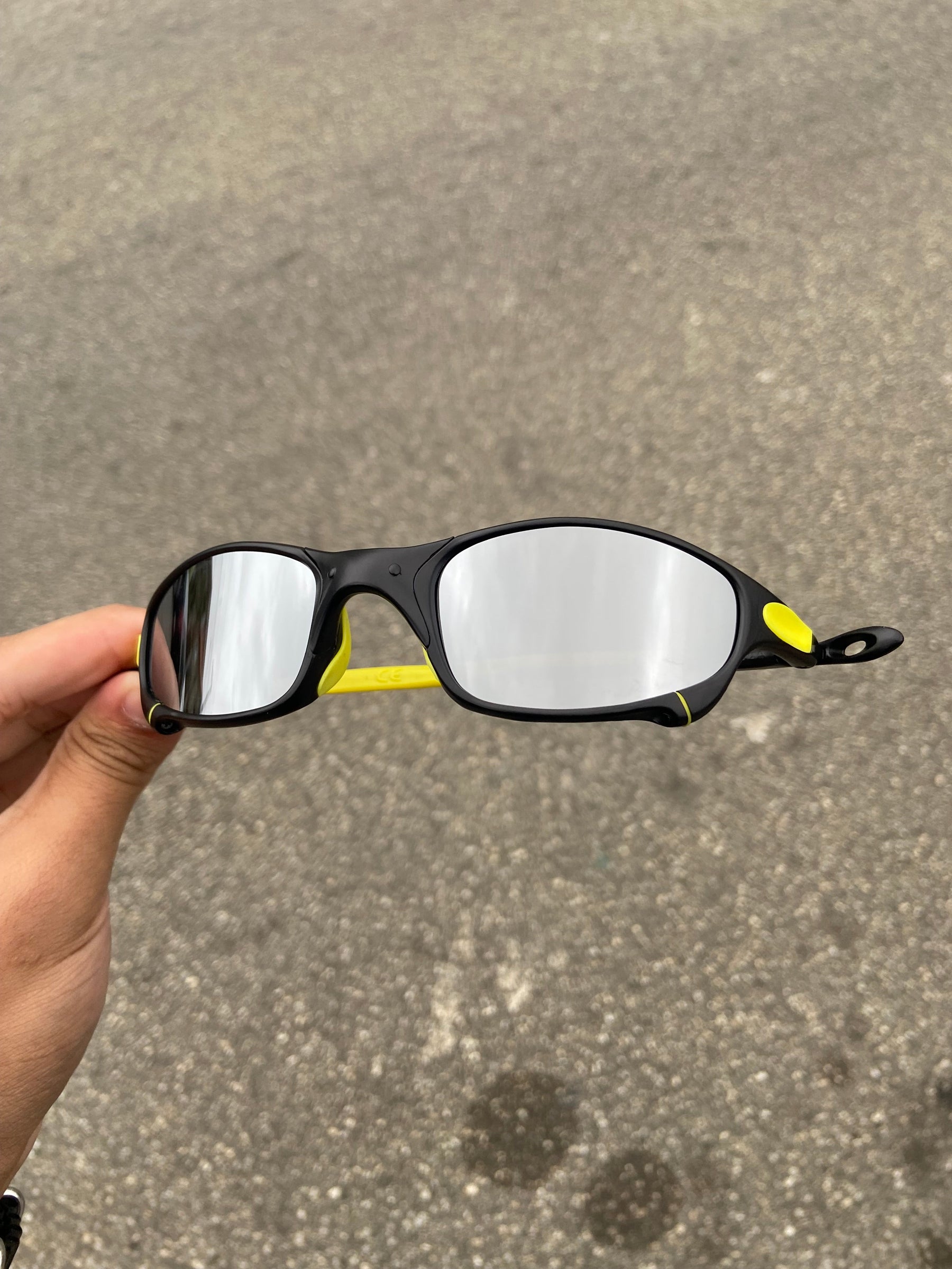 Óculos de Sol Juliet Carbon Lentes Cinza Espelhado Kit Amarelo